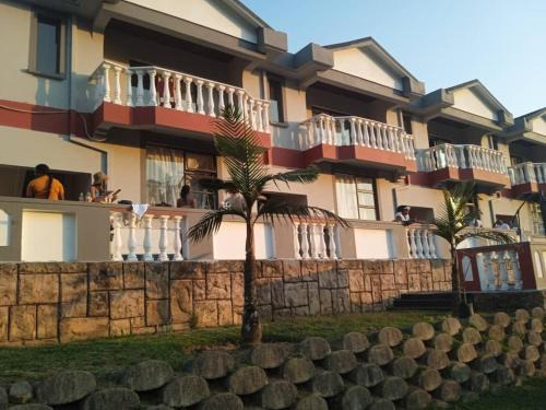 Mbabane House | Comfortable Haven Guest House Nkyoyo: Family-Friendly Oasis