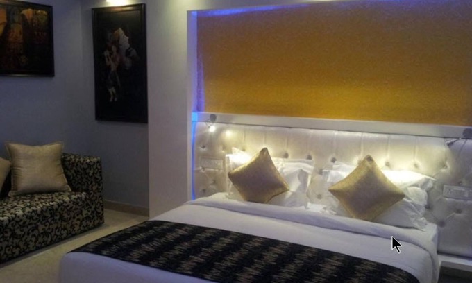 Kashipur Hotel | Accessible Haven with Breakfast and Family-Friendly Amenities