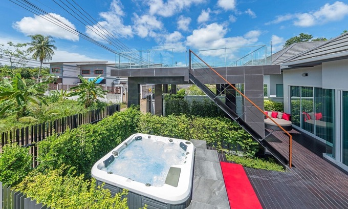 Krabi Villa | Inviting Haven Krabi Jacuzzi Villa with Spa and Breakfast