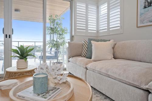 Halls Head House | Family-Friendly Haven on Blue Bay with Top Guest Ratings