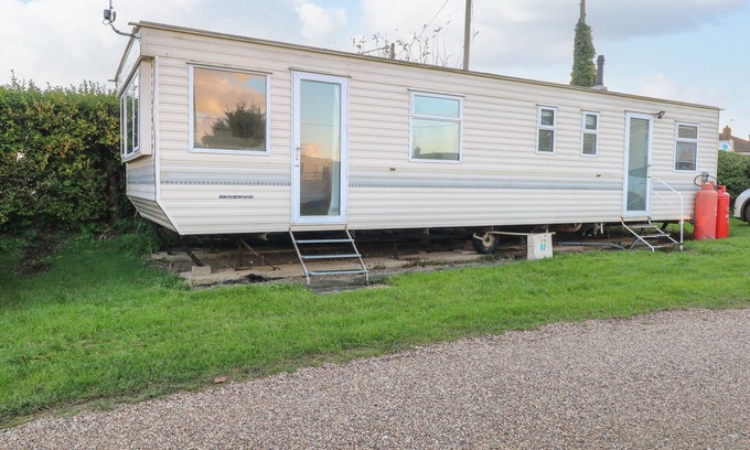 Bacton Cottage | Pet-Friendly Haven: Cozy Country Cottage with Ocean View