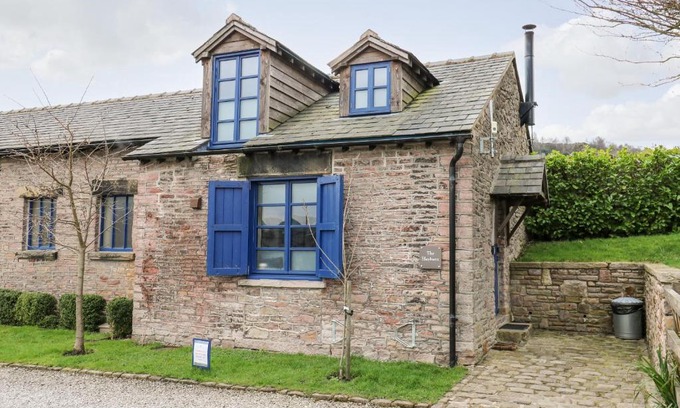 High Peak House | Relax at The Hay Barn: Pet Friendly & 4-Star Comfort