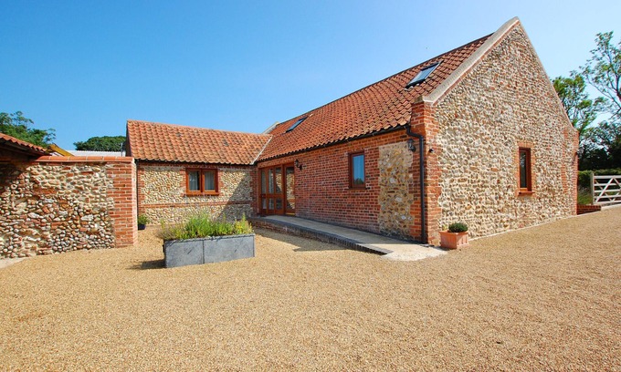 Thursford House | Discover The Hay House: Family-Friendly Retreat for 7