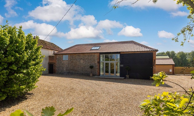 Aldborough House | Charming Hay Loft: Oceanfront Retreat in Picturesque Countryside