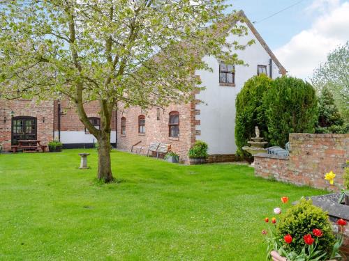 York House | Experience The Hayloft: Family-Friendly Retreat with Hot Tub
