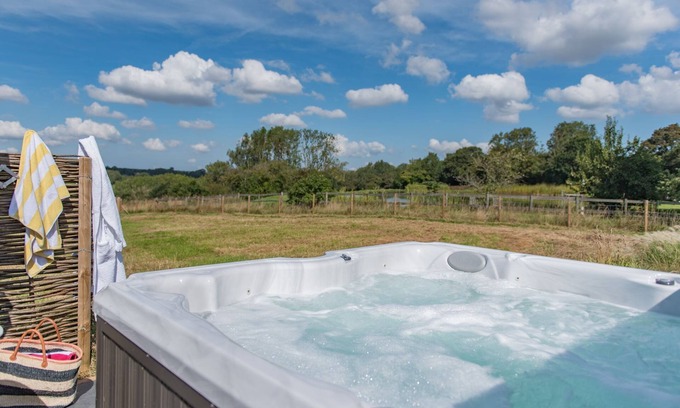 Etchinghill Cottage | Escape to The Hayloft: Hot Tub Retreat in Nature