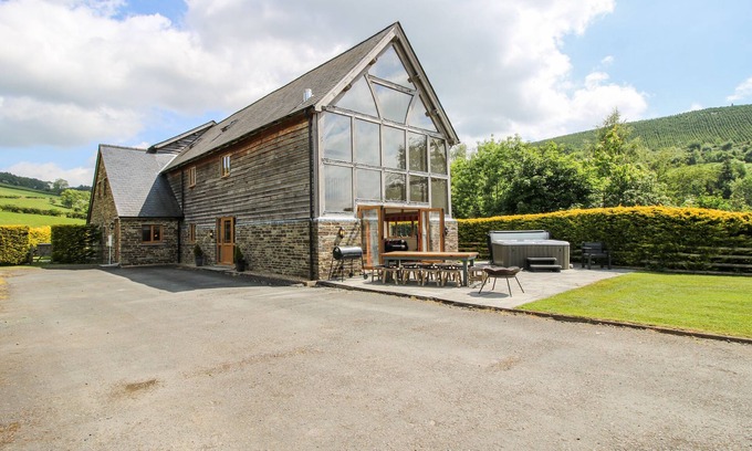 Tirabad Cottage | Family-Friendly Retreat at The Hayloft with Spa & Hot Tub