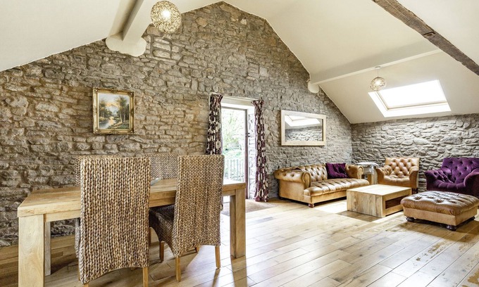 Combs Cottage | Explore The Hayloft: Pet-Friendly Retreat with Top Ratings