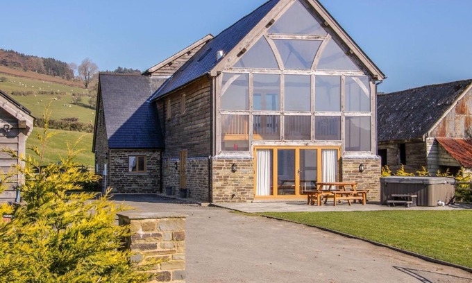 Tirabad House | Discover The Hayloft: A Relaxing 4-Star Retreat