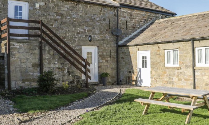 East Witton House | Cozy Retreat at The Hayloft - Pet and Child Friendly Stay