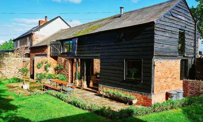 Ross-on-Wye House | Pet-Friendly Retreat at The Hayloft - 4 Star, Rated 9/10