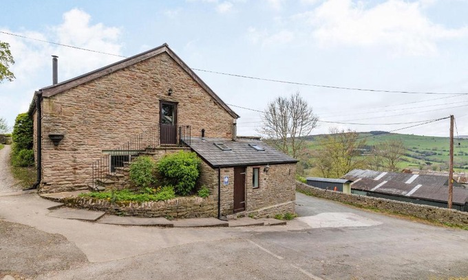 Combs House | Discover The Hayloft: 4-Star Pet-Friendly Retreat