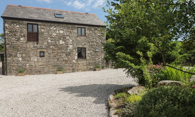 St. Neot Cottage | Pet-Friendly Haven: The Hayloft Cottage in St Neot