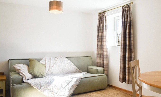 Hoylandswaine Cottage | Inviting 2-Bedroom Getaway in Wortley, Near Penistone