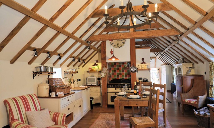 Lincoln House | Warm Retreat at The Hayloft: Pet Friendly & 10/10 Rated