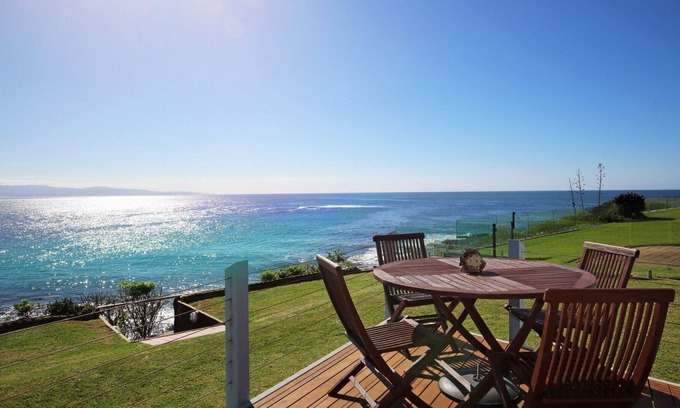 Culburra Beach House | The Headland @Culburra. Absolute waterfront house with spa! Dog friendly