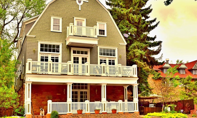Manitou Springs Historic District Apartment | Experience Romance at The Heart of Manitou Springs