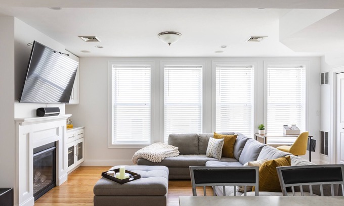 Columbus Park - Andrew Square Condo | Unforgettable Stay at The Heart of Southie with Rooftop Views