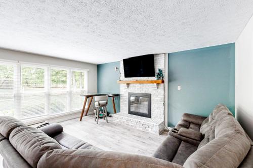 Carmel House | Discover Family-Friendly Comfort at The Heart Pond Resort