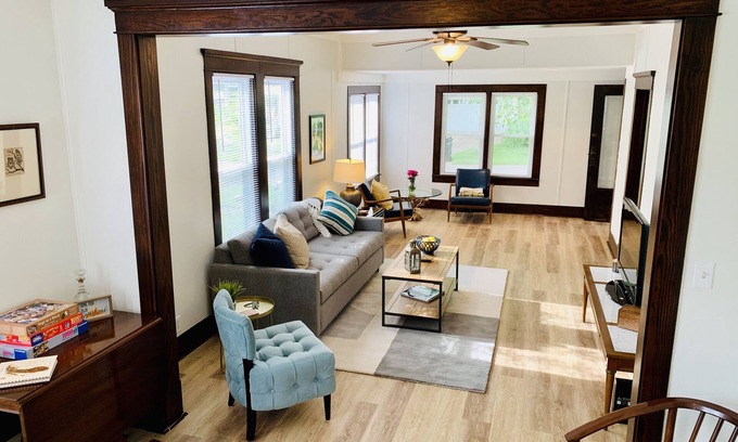 Three Oaks House | Heartwood House: Downtown Oasis with Ocean View & Kitchen