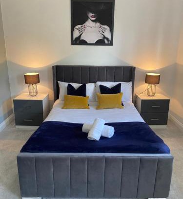Burton on Trent House | Experience The Heathers: Family-Friendly 3 Bed Retreat