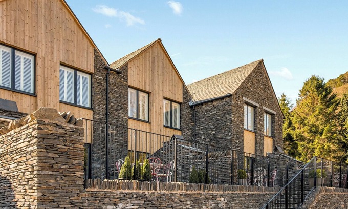 Newby Bridge Cottage | Spacious 4 Bedroom Stay in Newby Bridge, Near Lowick