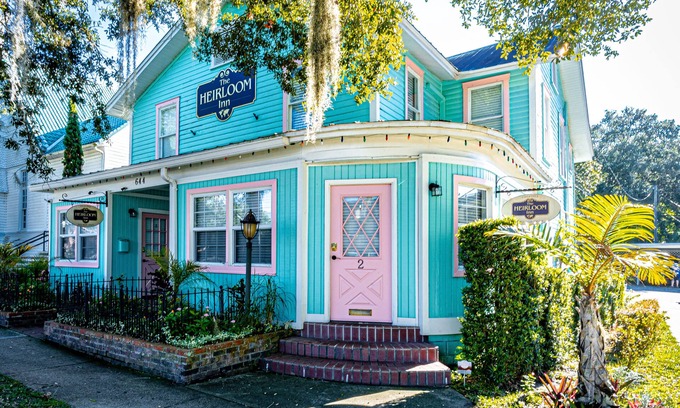 Mount Dora House | Welcoming Heirloom Inn: Spa & Breakfast for Families