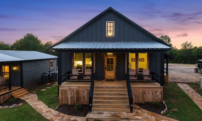 Laneville Cabin | Ultimate Getaway at The Hendo - Perfect for Families!