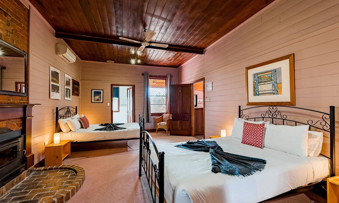 Tenterfield Hotel | Explore The Henry Parkes Motel Tenterfield: Family-Friendly Escape