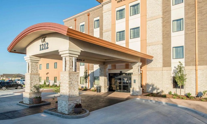 Garden City Hotel | Family-Friendly Heritage Inn & Suites: Guest Rated 8/10