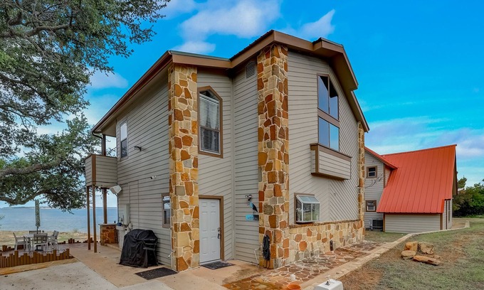 Burnet Apartment | The Heron on Lake Buchanan Dam | Studio in Burnet