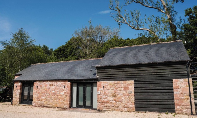 Carlisle Cottage | Experience The Heronry: Hot Tub Retreat in Longtown