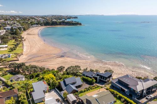 Rothesay Bay House | Discover the Hidden Clifftop Gem on North Shore Beach