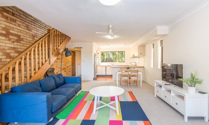 Auchenflower Apartment | Relax at The Hidden Flower: Poolside Family Getaway