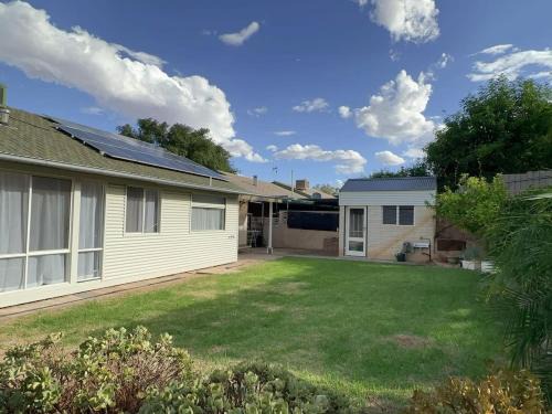 Berri House | Discover The Hidden Gem: 3BR Retreat in Berri