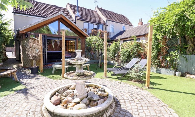Barlby House | Discover The Hide Away: 4-Star Pet & Child Friendly Retreat