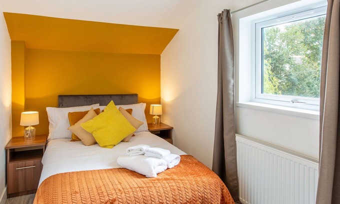 Penylan Apartment | The Hideaway Apt 3 - Roath Park - Cozy Stay - DYZYN Living