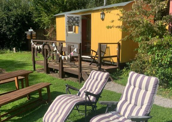 Cowbridge Ski Chalet | Relax at The Hideaway: Pet-Friendly Self-Catering Cottages