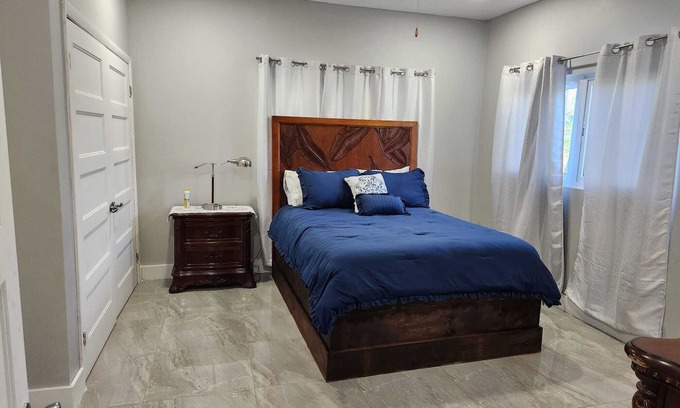 Nassau Apartment | Discover Comfort at The Hideaway: Family-Friendly Retreat