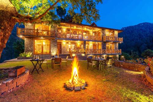 Kumarhatti Villa | Experience Comfort at The Hideaway Cottage with Spa & Dining