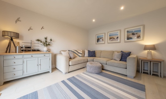 Docking House | Unwind at The Hideaway - Pet Friendly Retreat in Norfolk