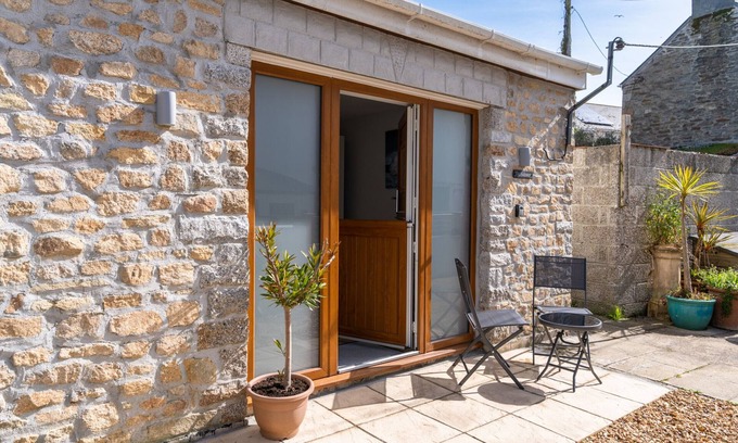 Porthleven Apartment | Idyllic Getaway | The Hideaway - Oceanfront Retreat