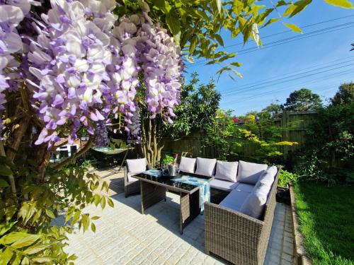 Wareham House | Discover The Hideaway - Central Townhouse with Ocean Views