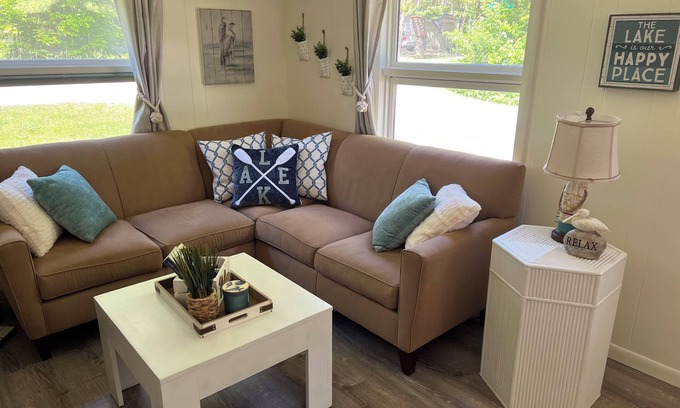 Ponshewaing Cottage | Explore The Hideaway on Crooked Lake with Ocean Views