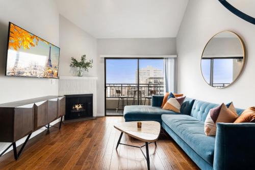 Downtown Apartment | The Hideaway Penthouse Private Rooftop Balcony