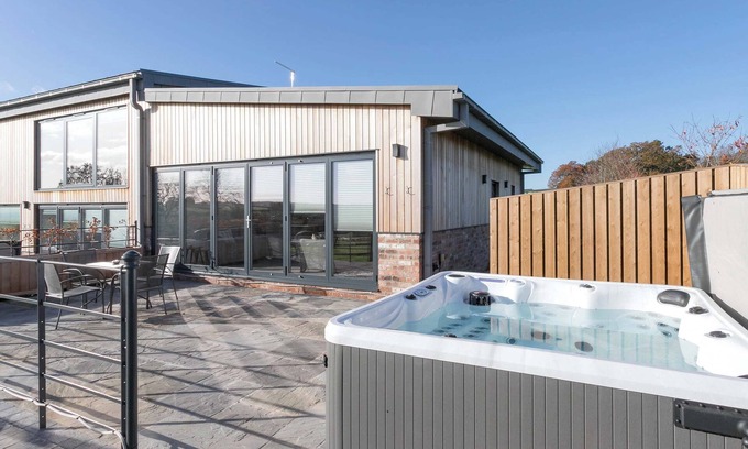 Ticknall Cottage | Cozy 1 Bedroom Stay in Ticknall Near Derby with Spa