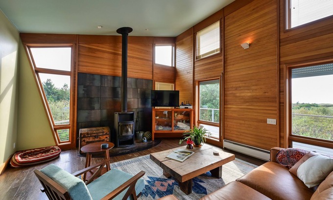 Ocean City Cabin | Unparalleled Ocean Views at The Hideaway: Hot Tub & Pool