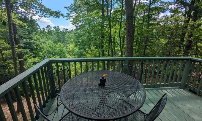 Hays Cabin | Discover The Hideaway: Pet-Friendly & Rated 9.6/10