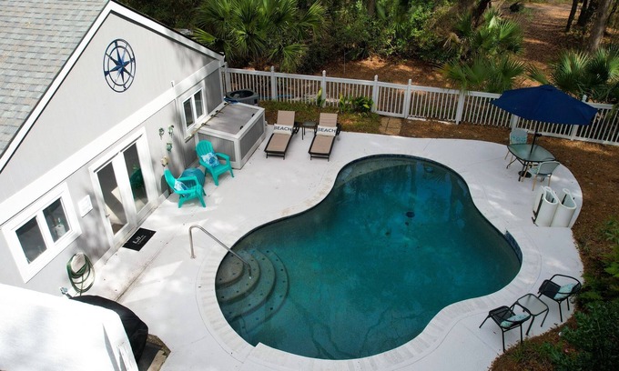 Lawton Woods House | Relax at The Hideaway with Ocean View & Bikes Available!