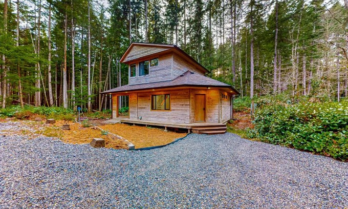 Langley House | Pet Friendly Retreat at The Hideaway - Rated 8.7/10